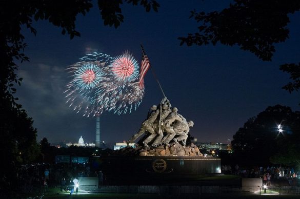800px Marine Corps War Memorial Fireworks 2013
