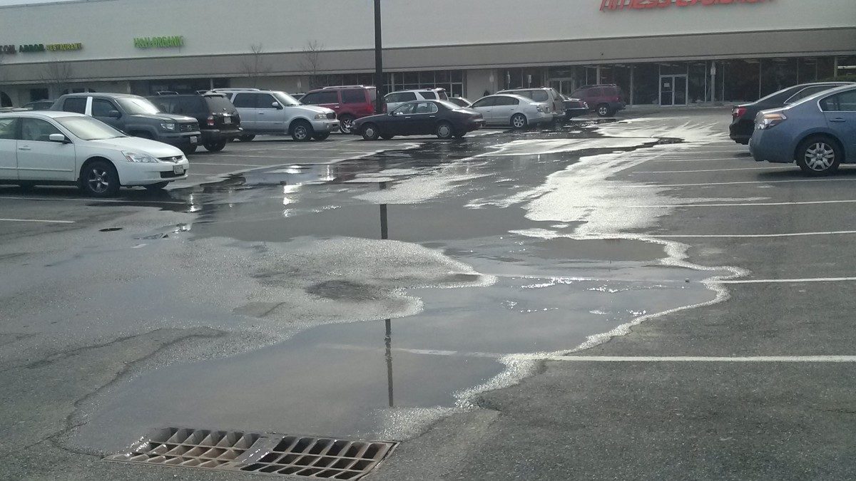 WSSC repairs water main break near Mall at Prince Georges