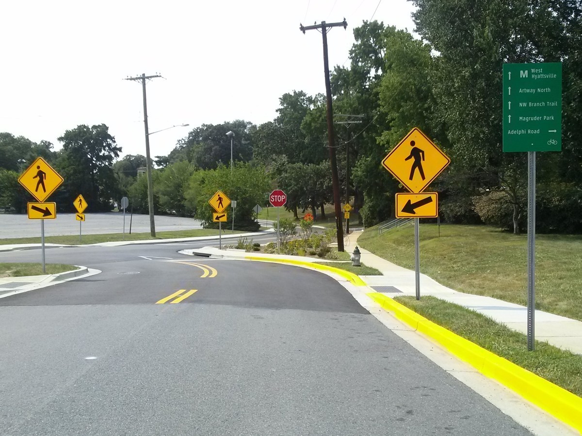 On the right, the newly-painted yellow curb where Gallatin Street meets 40th Place, which Top of the Park residents say is causing them parking problems.  Photo courtesy Rebecca Bennett.