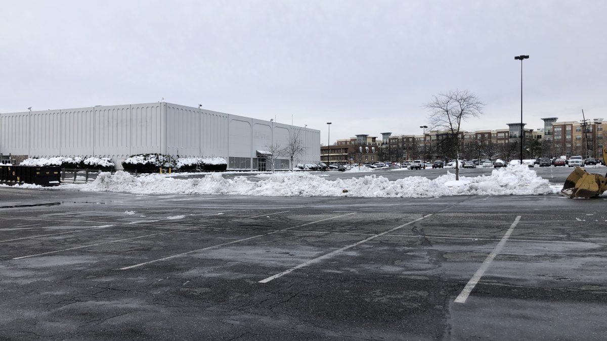 Apartment building to replace mall parking lot